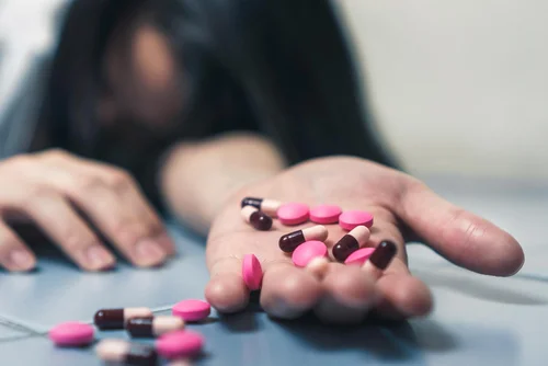 девушка с зависимостью от лирики